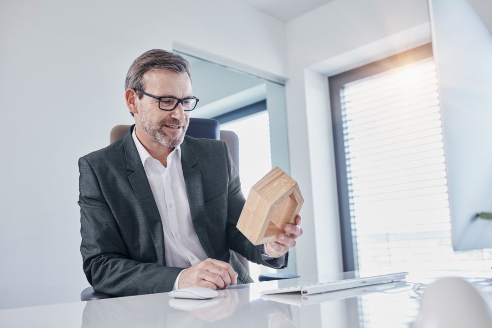 hombre de negocios inmobiliarios